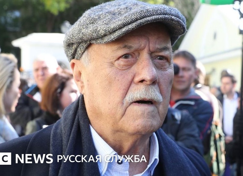 Зачем в СССР некоторые мужчины глаза красили