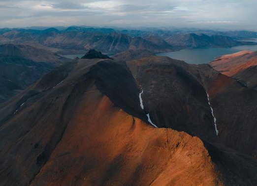 Чукотка: как я побывал на военной базе около границы с Америкой, заснял убийство кита и пытался выгнать белого медведя из дома